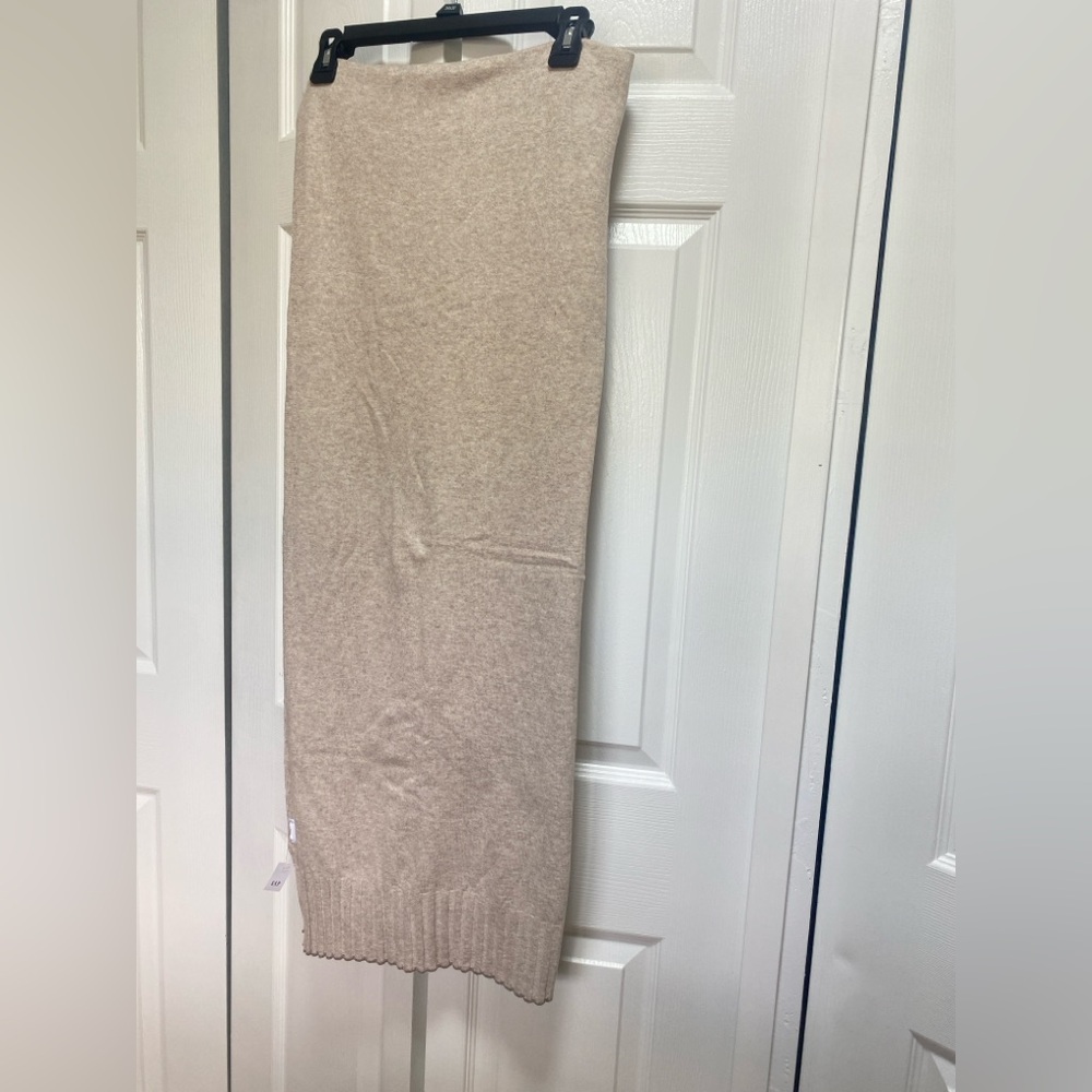 GAP Scarf  one Size, Color: Beige. - Picture 2 of 14